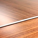 Detalle de las incrustaciones de aluminio